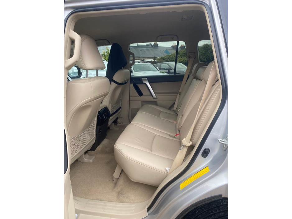 2020 Toyota Landcruiser - image 40