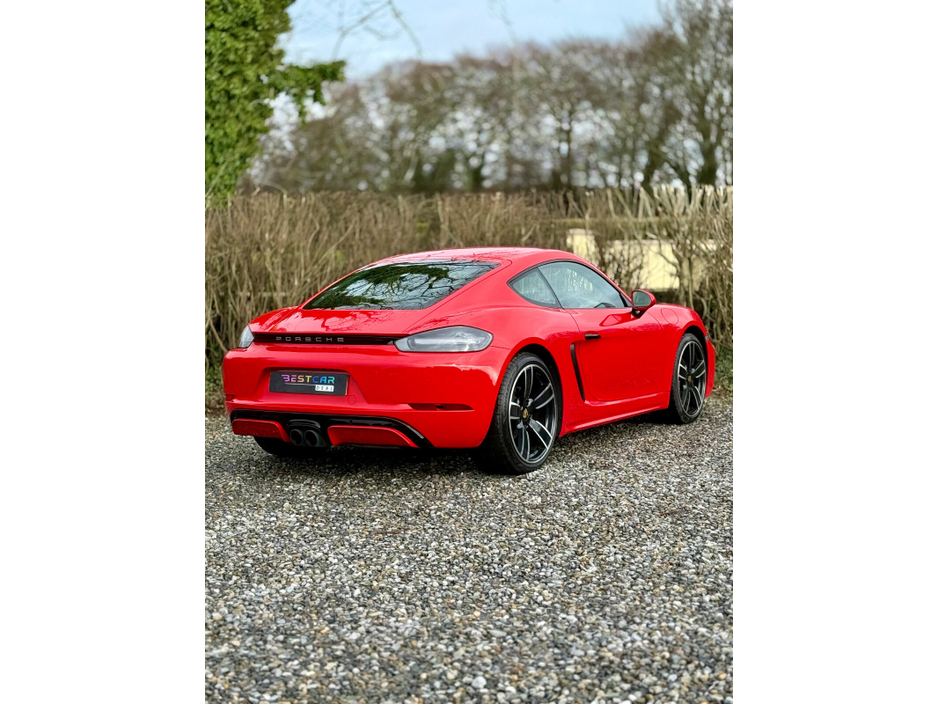 2018 Porsche 718 - image 10