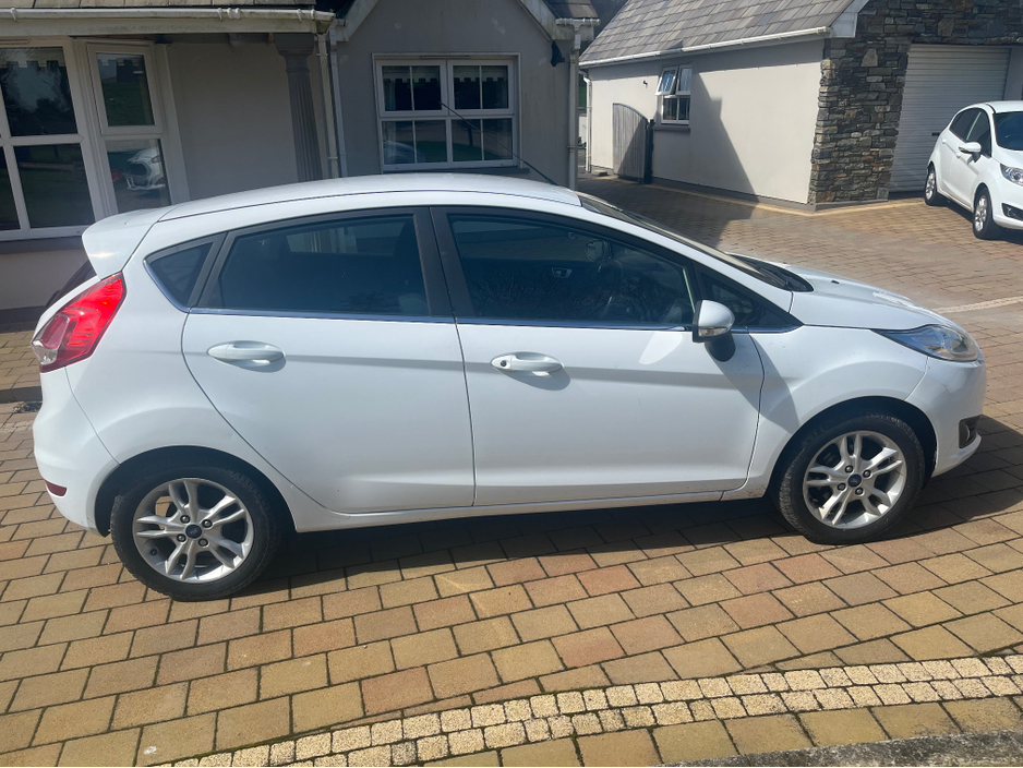 2017 Ford Fiesta - image 8