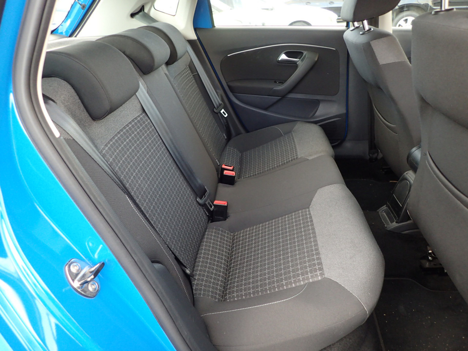 2015 Volkswagen Polo - image 6