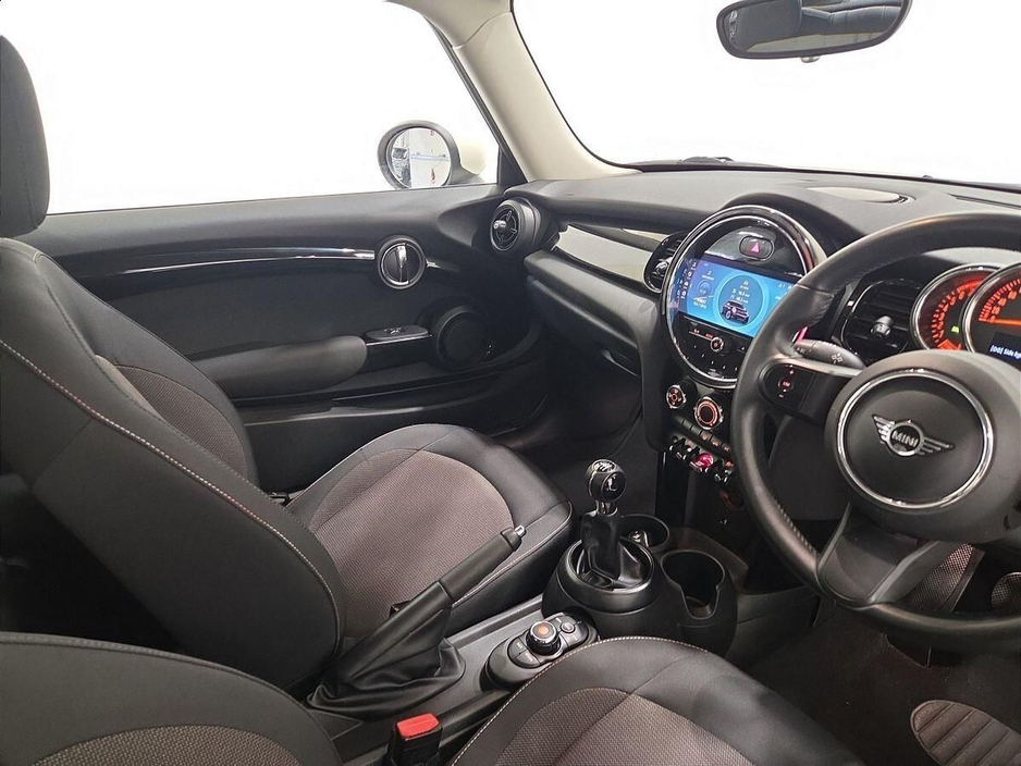 2021 MINI Hatch - image 12