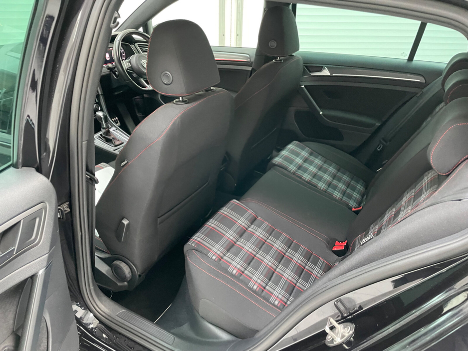 2019 Volkswagen Golf - image 16