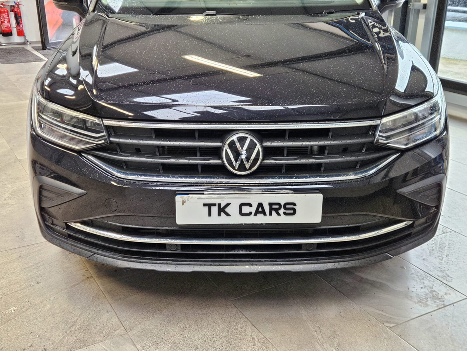 2021 Volkswagen Tiguan - image 5