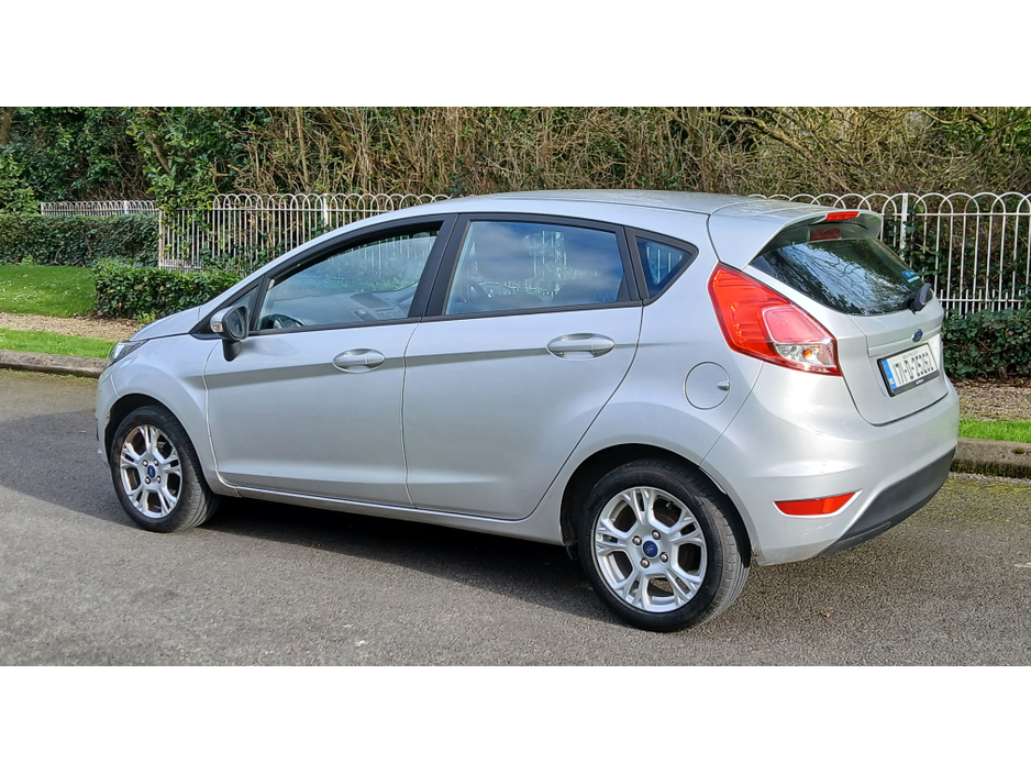 2017 Ford Fiesta - image 8