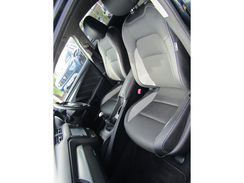 2017 Toyota Avensis - image 7