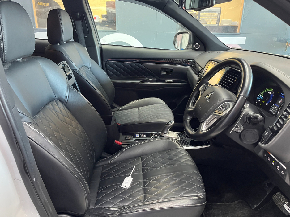 2019 Mitsubishi Outlander €22950! 2019 MITSUBISHI OUTLANDER PHEV G PREMIUM PACKAGE 2.4 AUTOMATIC / 360° PARKING CAMERA / CRUISE CONTROL / ELECTRIC MEMORY & HEATED SEATS / PADDLE SHIFTERS €22,950