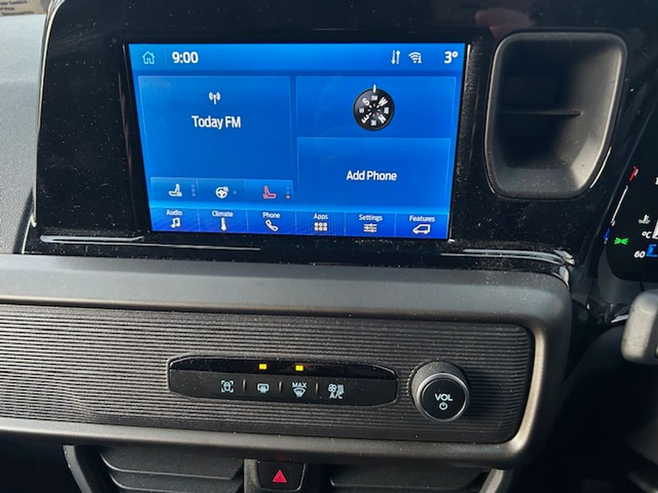 2024 Ford Transit Courier - image 11