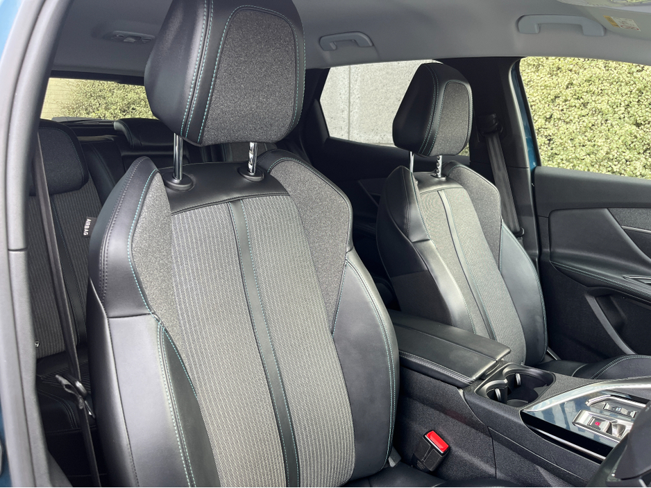 2022 Peugeot 3008 FL ALLURE 1.6 PHEV 225 HYBRID PETROL //HIGH SPEC//HALF LEATHER SEATS//REVERSE CAMERA//KEYLESS ENTRY// €25,950