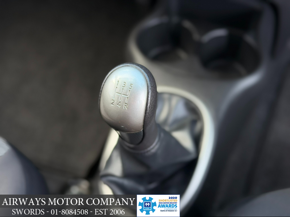 2017 Nissan Micra - image 10