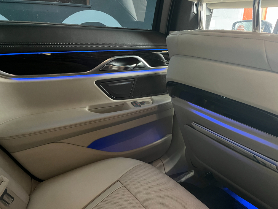 2016 BMW 7 Series - image 19