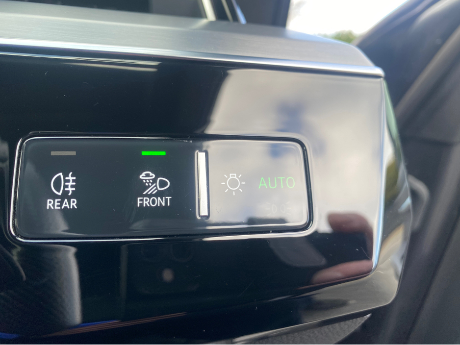 2022 Audi e-tron - image 26