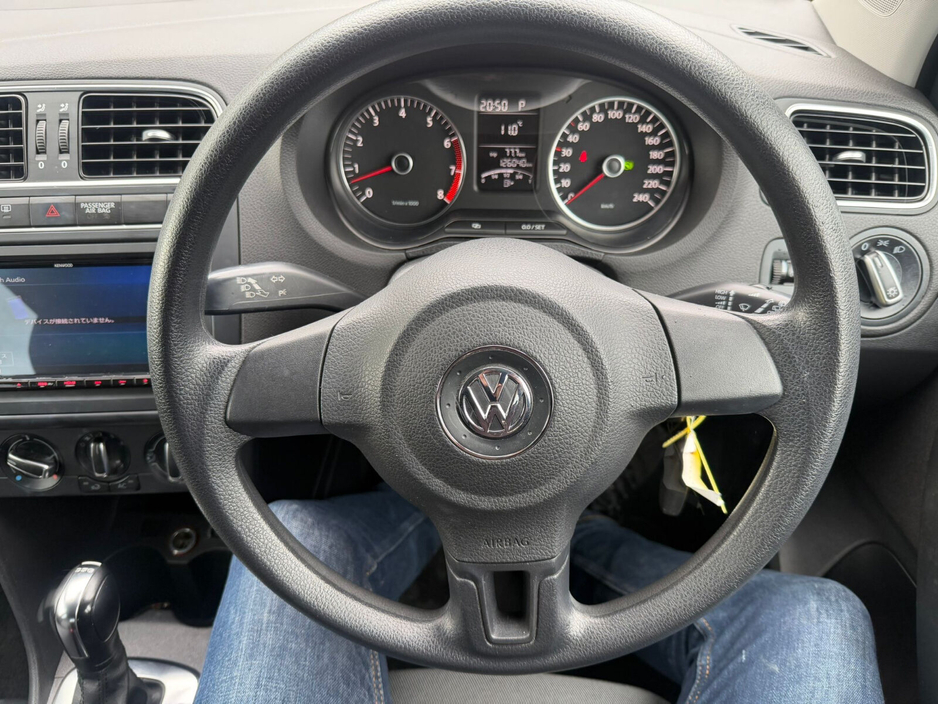 2012 Volkswagen Polo - image 9
