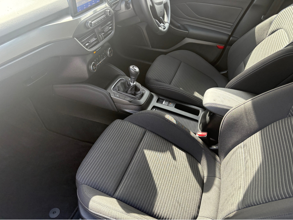 2020 Ford Focus - image 8
