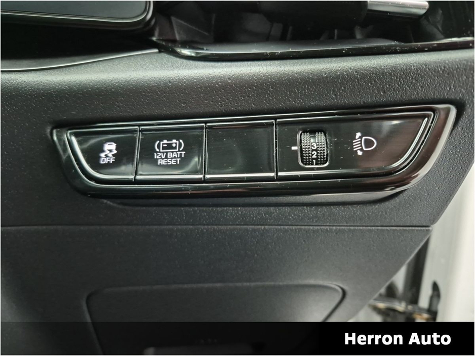 2023 Kia Niro - image 17