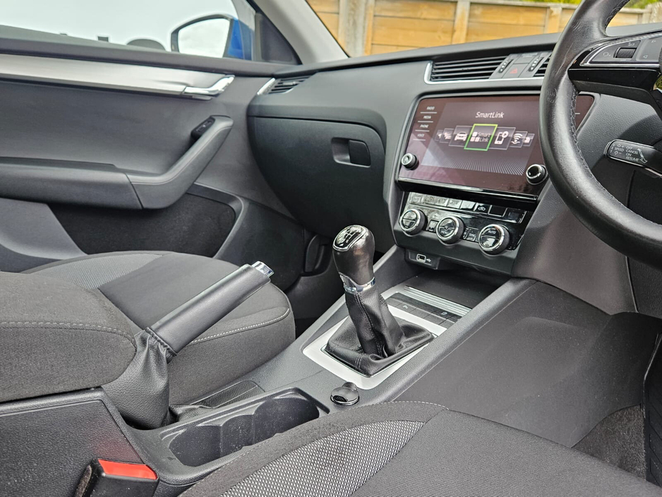 2020 Skoda Octavia - image 24