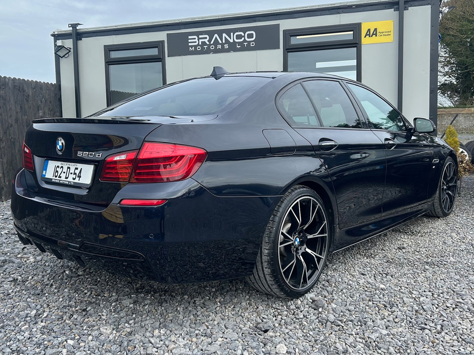 2016 BMW 5 Series - image 8