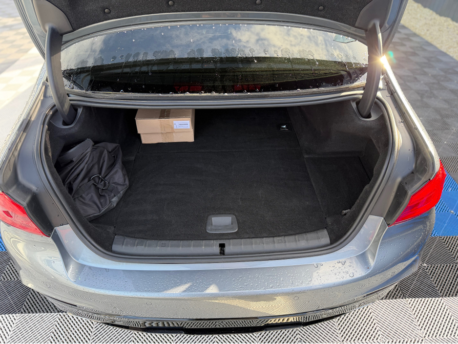 2018 BMW 5 Series - image 34