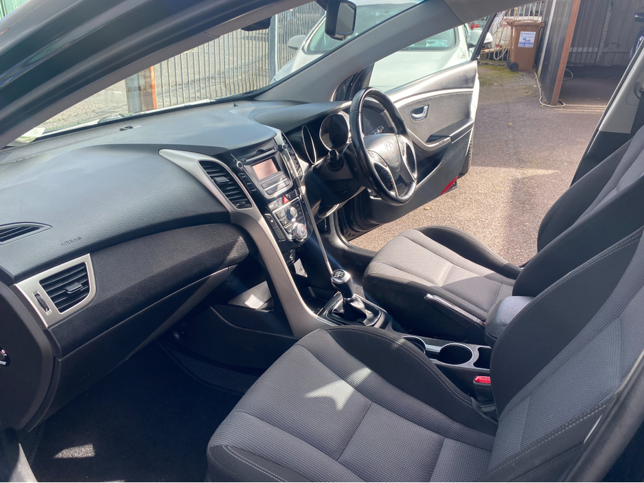 2016 Hyundai i30 - image 12