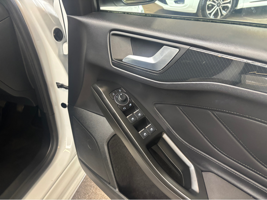2023 Ford Focus - image 6