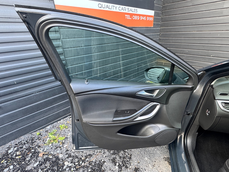 2016 Opel Astra - image 14