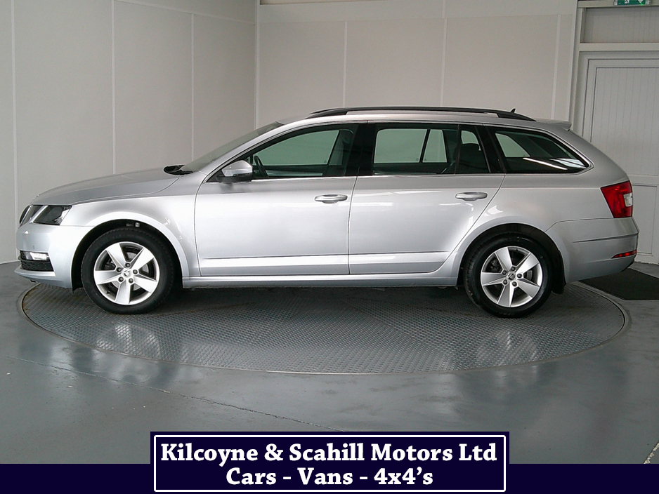 2020 Skoda Octavia - image 4