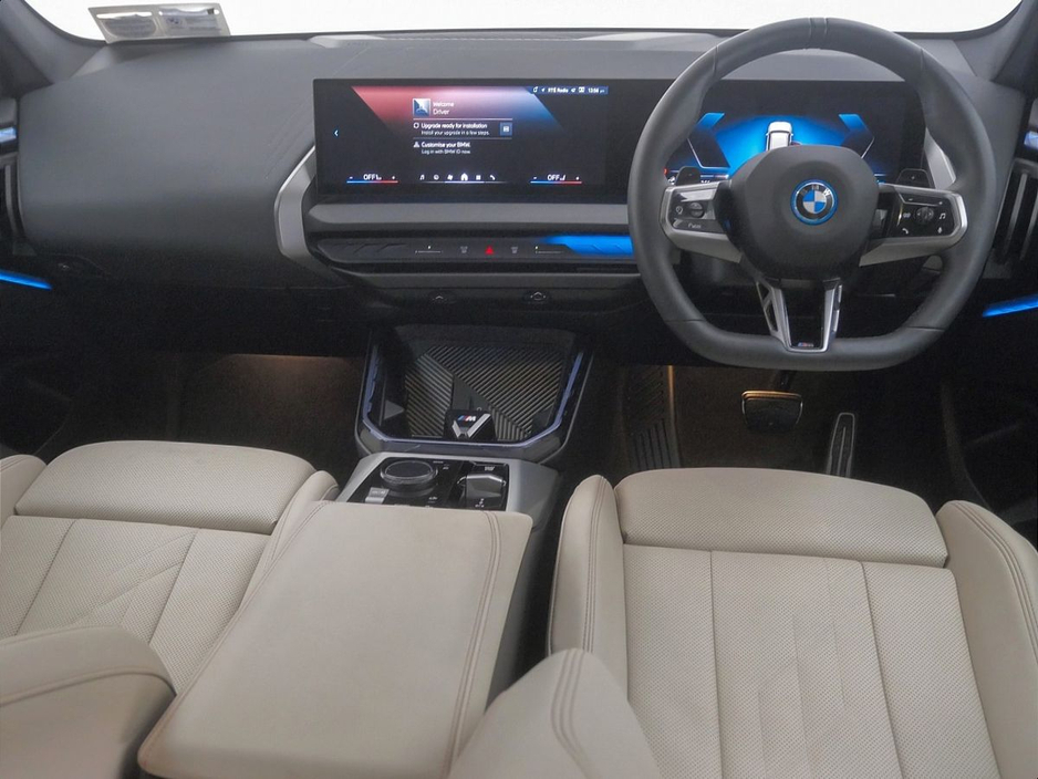 2025 BMW X3 - image 4