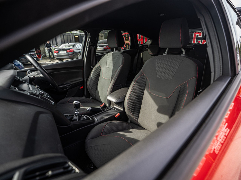 2017 Ford Focus - image 26