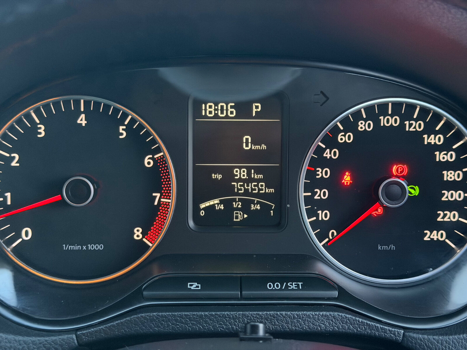 2013 Volkswagen Polo - image 13