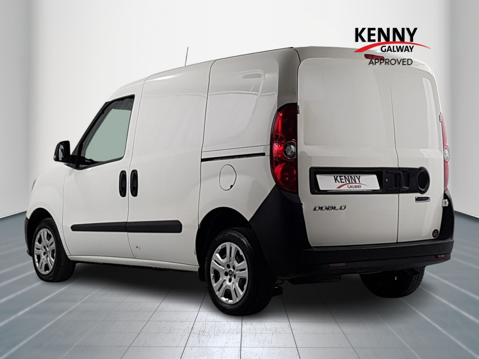 2021 Fiat Doblo - image 5