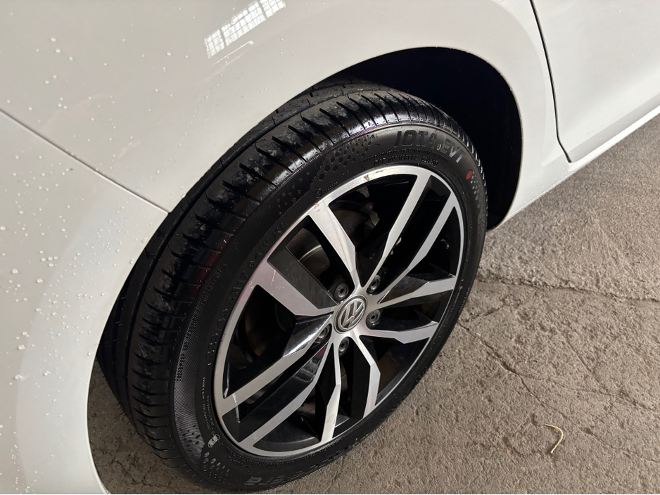 2018 Volkswagen Golf - image 3