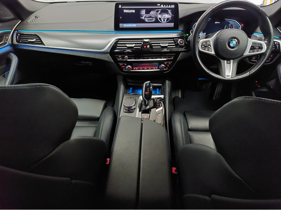 2020 BMW 5 Series - image 13