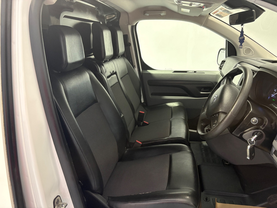2019 Citroen Dispatch - image 6