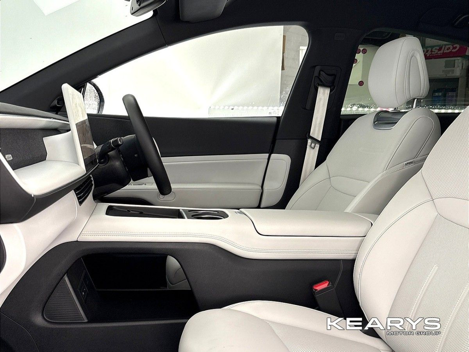 2025 Xpeng G6 - image 17