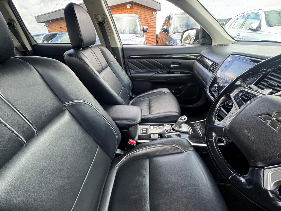 2018 Mitsubishi Outlander - image 18