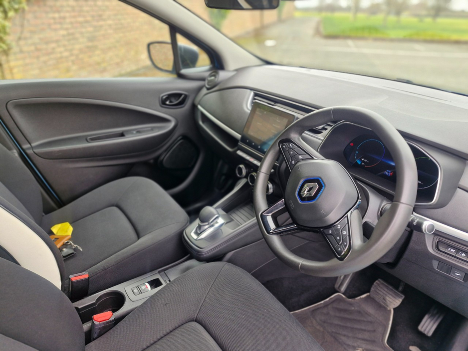 2020 Renault Zoe - image 27