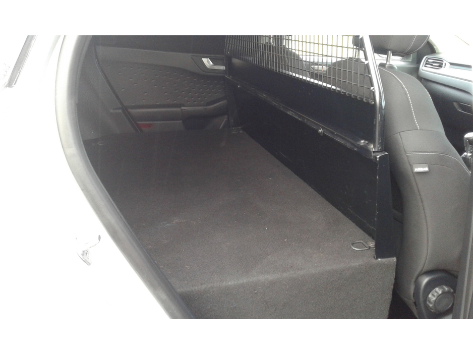 2021 Ford Kuga - image 2