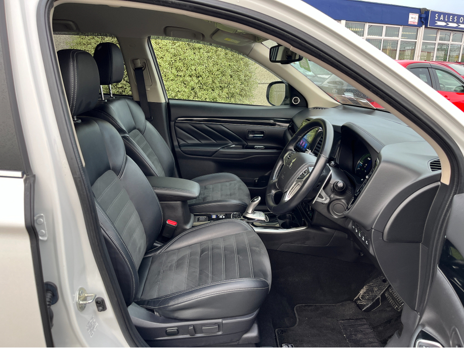 2020 Mitsubishi Outlander 4WD G PLUS AUTOMATIC PLUG IN HYBRID 2.4 PETROL //HIGH SPEC//LOW MILES//HALF LEATHER HEATED SEATS//ELECTRIC DRIVERS SEAT//HEATED STEERING WHEEL// €24,950