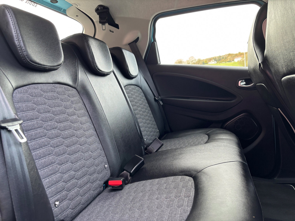 2022 Renault Zoe - image 11