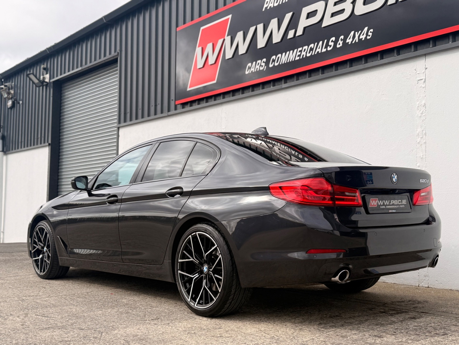 2020 BMW 5 Series - image 8