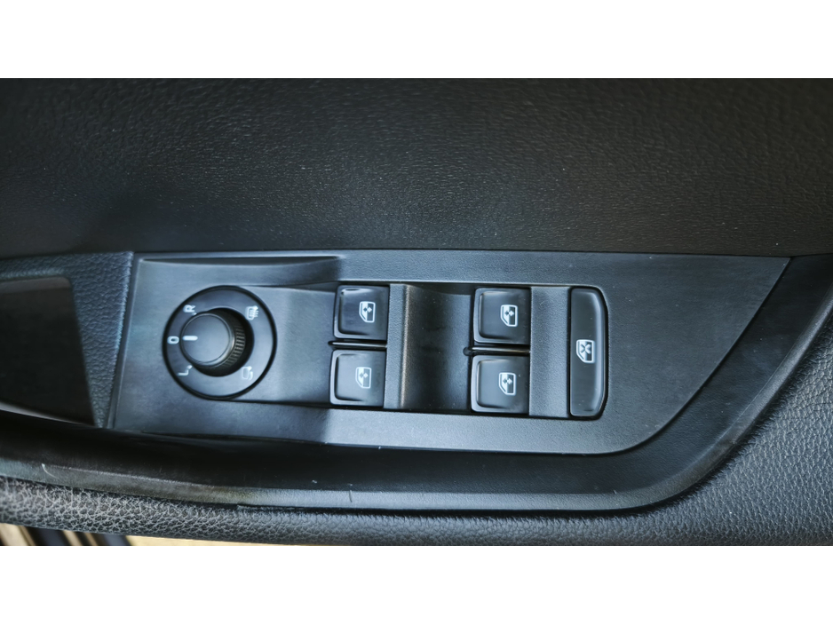 2015 Skoda Superb - image 6