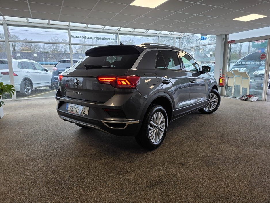 2022 Volkswagen T-Roc - image 5