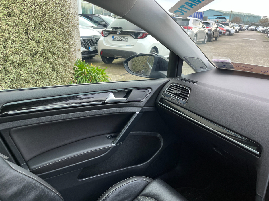 2020 Volkswagen Golf - image 16