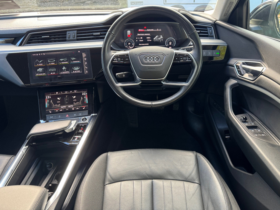 2022 Audi e-tron - image 8