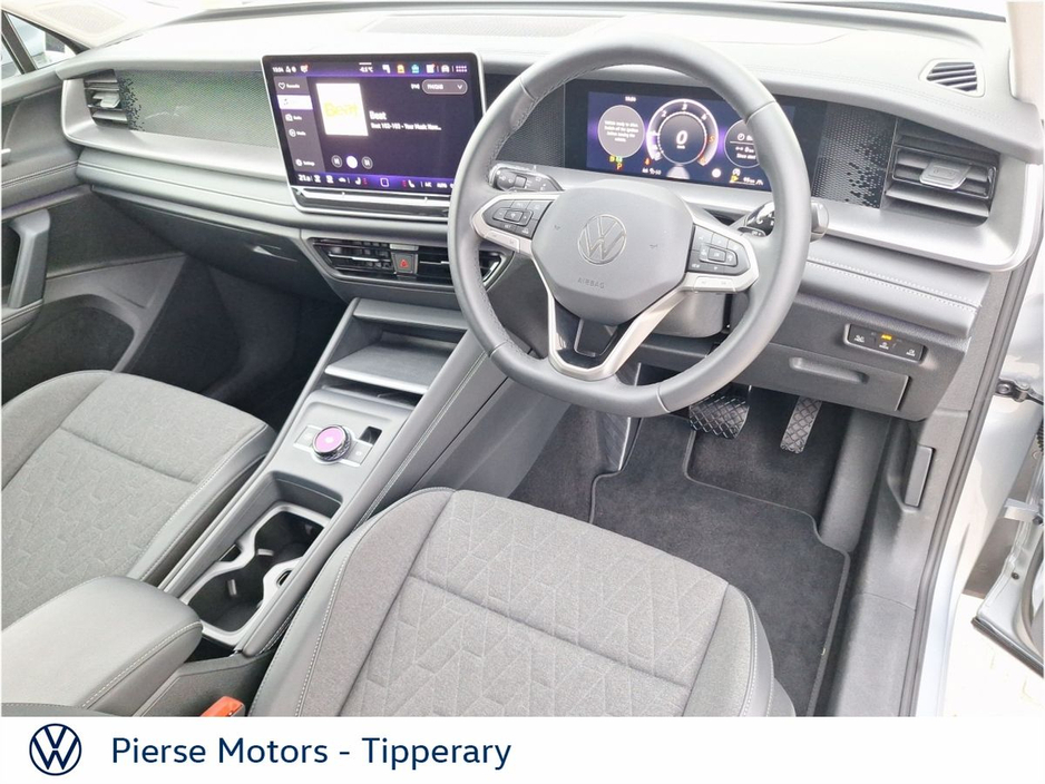 2025 Volkswagen Tayron - image 2