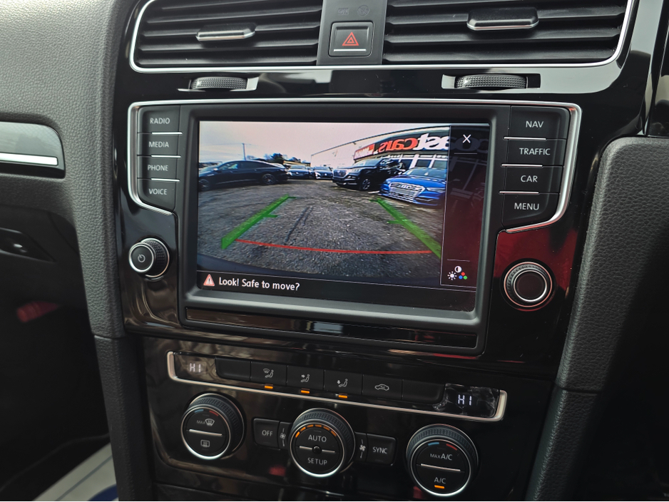 2014 Volkswagen Golf - image 19