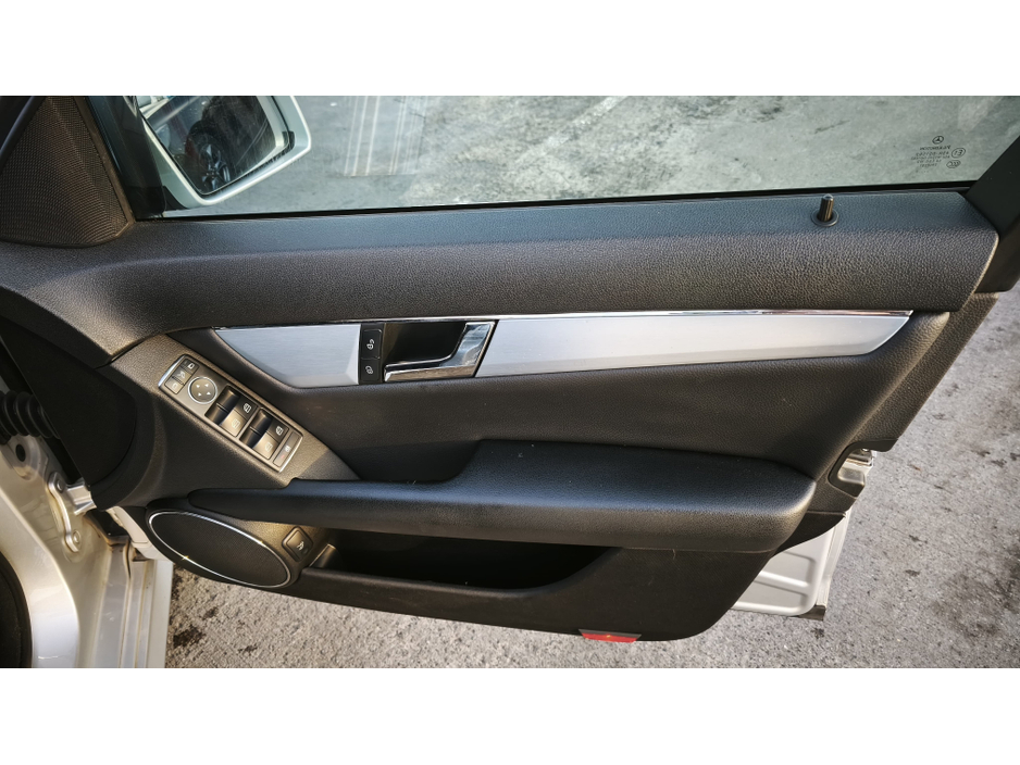 2010 Mercedes-Benz C Class - image 8