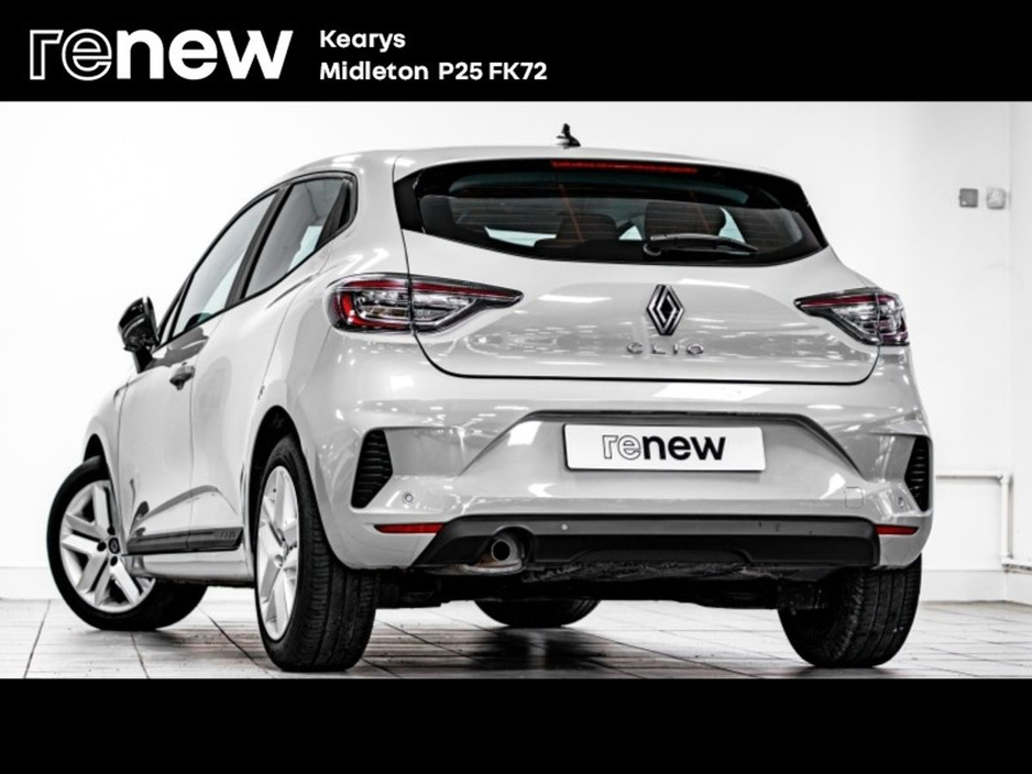 2025 Renault Clio - image 3