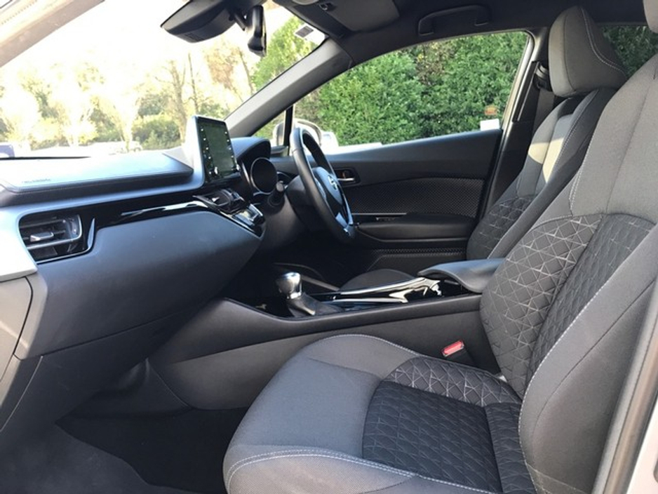 2022 Toyota C-HR - image 6