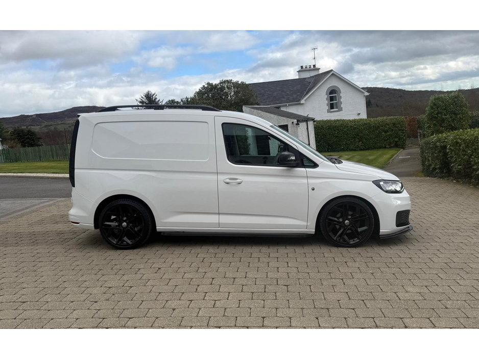 2021 Volkswagen Caddy - image 5