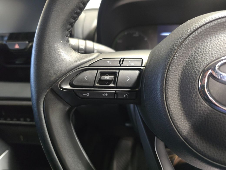 2023 Toyota Yaris - image 16